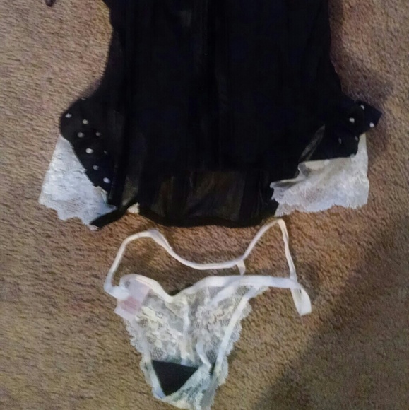VS Black & White Corset & G-string Panty - Picture 4 of 11